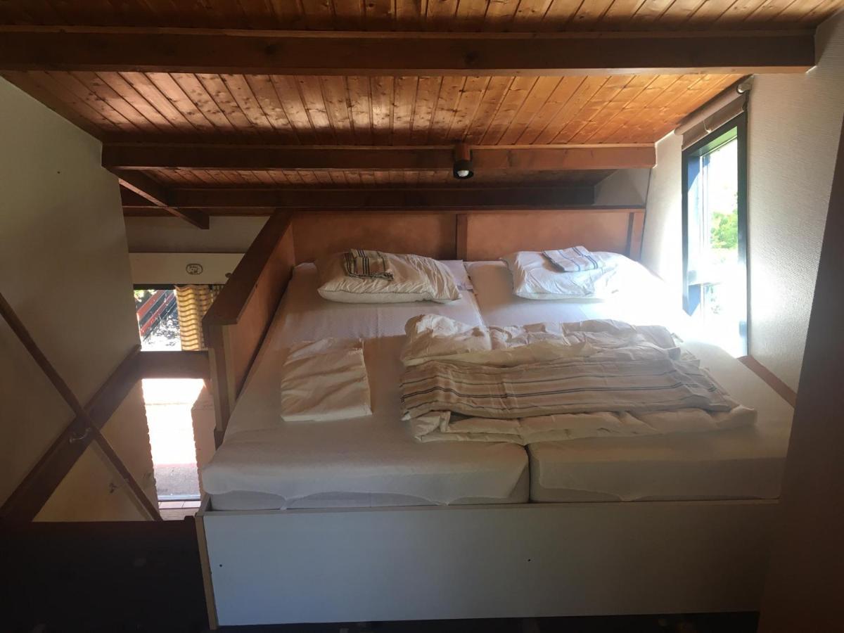 Oude-Tonge Holiday House Near Fishing Waters ภายนอก รูปภาพ