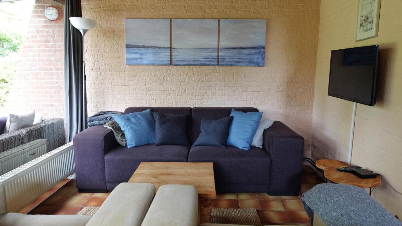 Oude-Tonge Holiday House Near Fishing Waters ภายนอก รูปภาพ